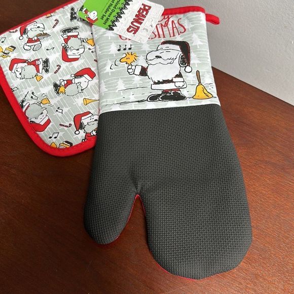 Snoopy Santa oversized mitt & pot holder set - Picture 2 of 6